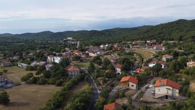 Zgonik, posnetek z dronom (FOTODAMJ@N)