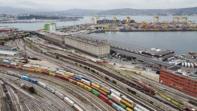 Tovorni del pristanišča je letos pretovoril za poldrugi odstotek manj blaga