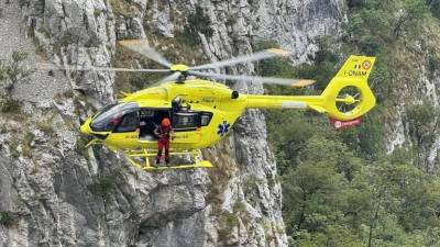 Reševanje s helikopterjem, fotografija je simbolična (CNSAS FJK)