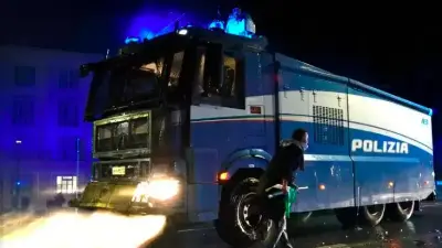 Izgredi med nogometno tekmo Italija-Izrael v Vidmu