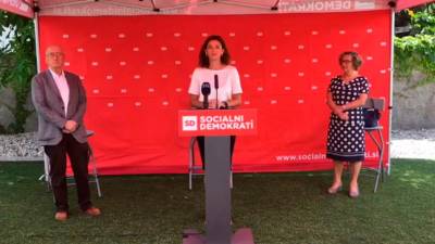 Prizor z današnje novinarske konference, od leve Jože Pirjevec, Tanja Fajon in Tamara Blažina (FACEBOOK/SOCIALNI DEMOKRATI)