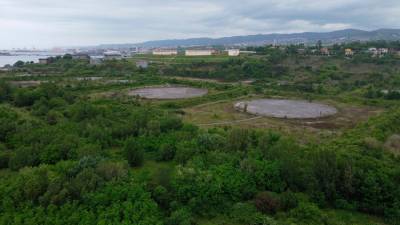 Območje med izlivom Osapske reke in rezervoarji bivše čistilnice Aquila, kjer naj bi načrtovali izgradnjo nove valjarne (FOTODAMJ@N)