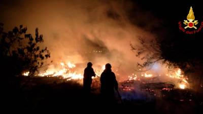 Sinočnje gašenje požara v Naselju sv. Sergija (GASILCI)