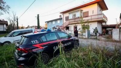 Preiskovalci v hiši, kjer je živel izginuli Vito Mezzalira (TIBALDI)