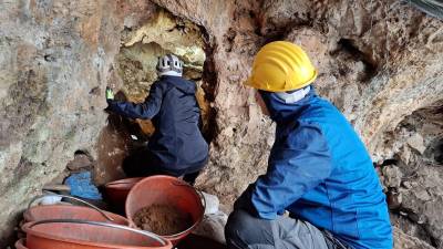 Izkopavanja v jami Tina Jama pod Volnikom