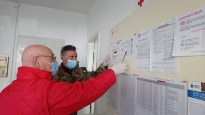 Prostovoljci goriškega Rdečega križa med organizacijo dela (FACEBOOK)
