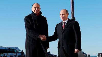 Enrico Letta (levo) in Vladimir Putin na Velikem trgu v Trstu leta 2013 (ANSA)