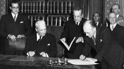 Slavnostni podpis italijanske ustave (ARHIV POSLANSKE ZBORNICE)