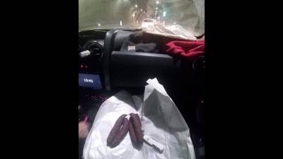 V eni uri so prevozili 15 kilometrov, je zapisal uporabnik, zato so se se v avtomobilu organizirali (FACEBOOK)