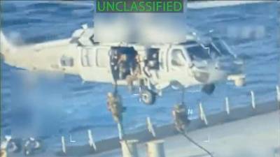 Prizor iz videoposnetka zasega tankerja (ANSA)