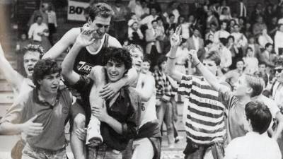 Arhivska fotografija zgodovinskega napredovanja Jadrana v B-ligo 25. maja 1985