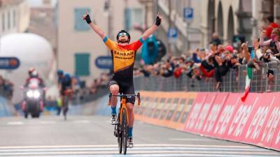 Jan Tratnik je prvi prispel na cilj v kraju San Daniele in zmagal današnjo 16. etapo dirke po Italiji (ANSA)