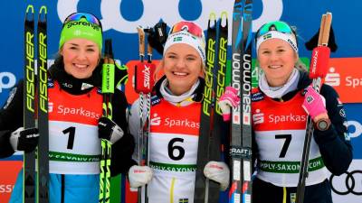 Od leve drugouvrščena Anamaria Lampič, zmagovalka Linn Svahn in tretjeuvrščena Maja Dahlqvist (ANSA)