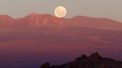 Luna nad najbolj suhim koščkom sveta San Pedru de Atacama (ANSA)