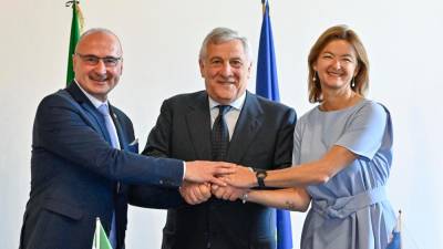 Z leve zunanji ministri Gordan Grlić Radman, Antonio Tajani in Tanja Fajon (ANSA)