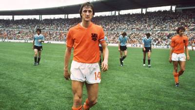 Denis Novato, sodnik Fabio Baldas in nogometaša pred začetnim žvižgom