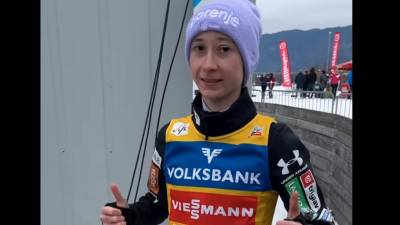 Nika Prevc je danes oblekla rumeno majico (SLOSKI NORDIC TEAM)