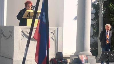 Z občutenim govorom sta se od Miroslava Košute poslovila Tatjana Rojc in Marij Čuk (P.D.)