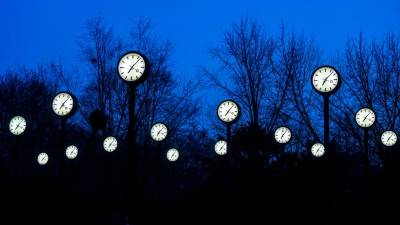 v noči na nedeljo se vrača zimski čas (ANSA)