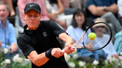 Južnotirolec Jannik Sinner je z današnjo 32. zaporedno zmago dosegel nov mejnik na teniških turnirjih serije masters (ANSA)