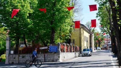 Rdeče zastave že plapolajo v Bazovici (MONTENERO)