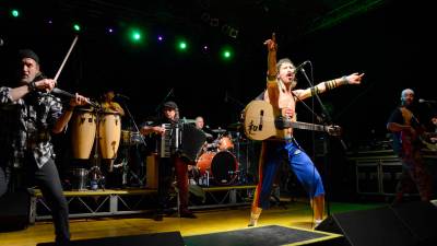 Skupina Gogol Bordello pri Briščikih na festivalu Guča na Krasu leta 2012 (FOTODAMJ@N)