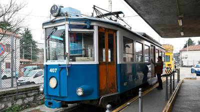 Turisti si ogledujejo tramvaj, ampak se ne morejo z njim voziti (FOTODAMJ@N)