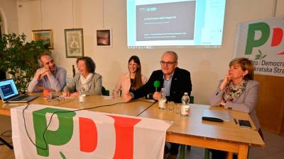 Današnje srečanje slovenske komponente DS o vprašanju usposabljanja slovenskih šolnikov in priznavanja študijskih naslovov iz Slovenije (FOTODAMJ@N)