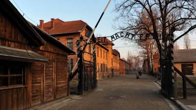 Vhod v taborišče Auschwitz (ANSA)