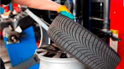 Od danes so obvezne zimske pnevmatike ali letne pnevmatike s snežnimi verigami (ANSA)