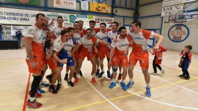 Tako so se odbojkarji Sloge Tabor veselili napredovanja (FOTODAMJ@N)