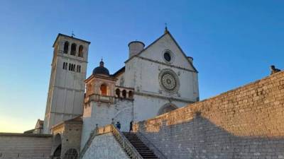 Bazilika sv. Frančiška Asiškega v Assisiju (ANSA)