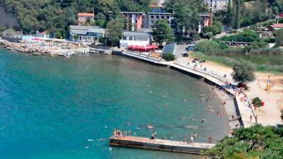Ob plaži je žensko obšla slabost (MIHA CRNIČ/PRIMORSKE NOVICE)