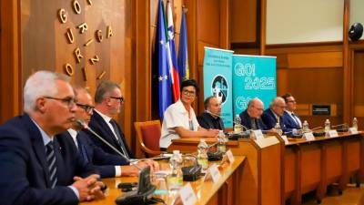 S sinočnjega srečanja v Gorici z evropsko komisarko Marto Kos (TIBALDI)