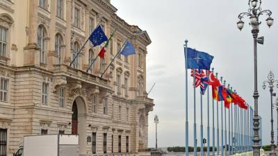 Palača deželne vlade je za Amazonov celovečerec navidezno postala sedež zveze Nato (FOTODAMJ@N)