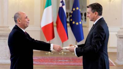 Novi italijanski veleposlanik Carlo Campanile danes pri predsedniku Borutu Pahorju (URAD PREDSEDNIKA RS)