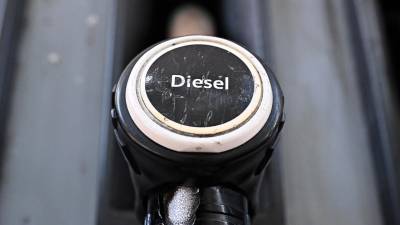 Cena dizla je ponekod že dosegla ceno 2,70 evra na liter (ANSA)