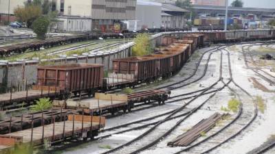 Tovorni vlaki v tržaškem pristanišču (ARHIV)