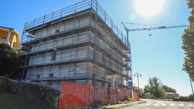 Prenovljena občinska hiša naj bi zaživela z novim letom