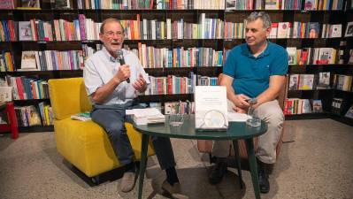 Avtor leksikona Janko Toplikar (levo) se je o knjigi pogovarjal s Petrom Černicem