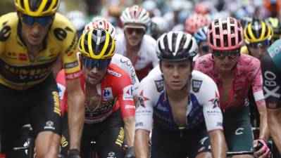 Danes je Roglič dirkal v rdeči majici vodilnega na Vuelti, jutri pa bo ponovno oblekel rumeno majico Jumbo visme (ANSA)