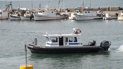Policisti so dečka rešili s policijskim plovilom