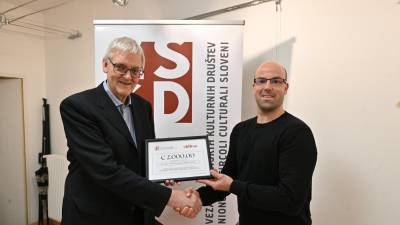 Predsednik ZSKD Karel Ražem (levo) in direktor Mestnega muzeja Idrija Miha Kosmač