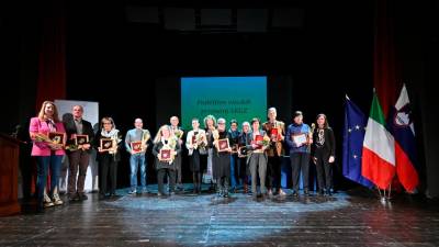 V uvodnem delu kongresa SKGZ, ki poteka v Boljuncu, so izročili priznanja in odličja organizacijam in zaslužnim posameznikom