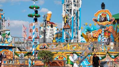 V Münchnu se danes začenja znameniti festival piva Oktoberfest (ANSA)