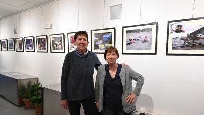 Sonja Gregori (levo) in Sonja Žerjal razstavljata v občinski hiši v Zgoniku