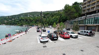 Na grljanski obali odstranjujejo drevesa in urejajo parkirišča (FOTODAMJ@N)