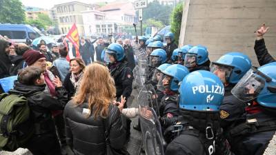 Policisti ljudem niso dovolili vstopa v Rižarno (FOTODAMJ@N)