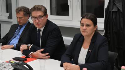 Suzana Lep Šimenko med obiskom redakcije Primorskega dnevnika jeseni leta 2023, ob njej generalni konzul RS v Trstu Gregor Šuc
