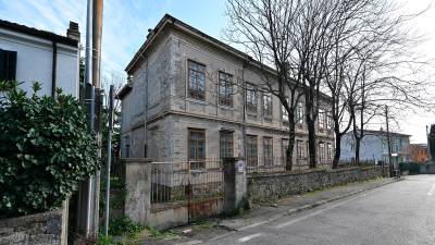 Stavba v Ulici Giardini je potrebna obnove (FOTODAMJ@N)